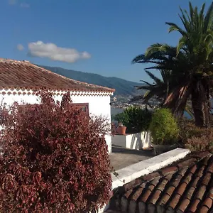 https://under-the-palm-trees.in-canary-islands.com